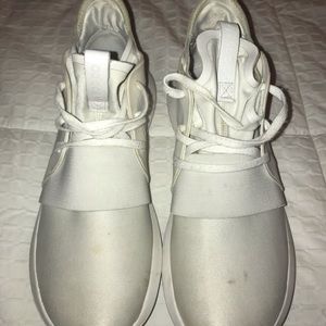 WOMENS ADIDAS BOOST TENNIS SHOES